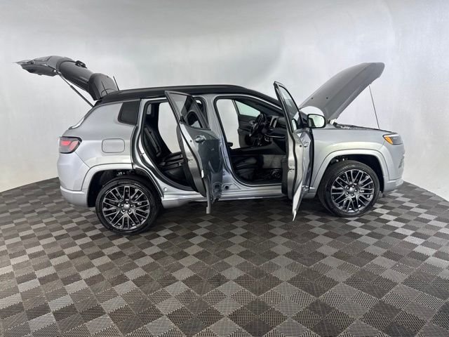 Used 2022 Silver Jeep Limited image 13