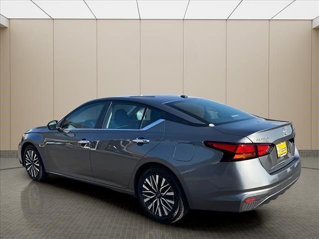 Used 2024 Gray Nissan 2.5 SV image 4