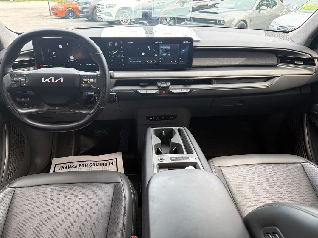 Used 2024 Silver Kia Light Long Range image 24