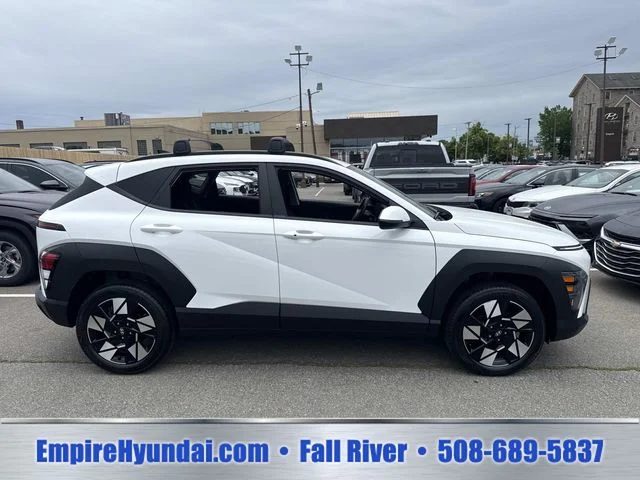 Used 2024 White Hyundai SEL image 3