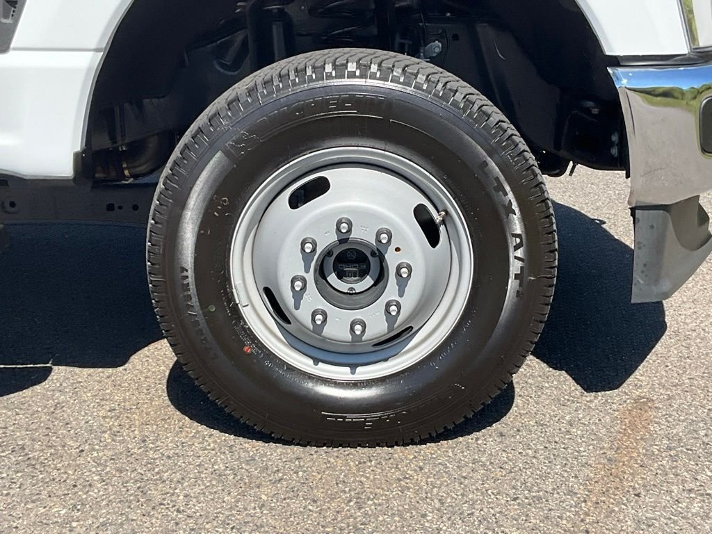 2024 Ford F-350 Super Duty Chassis Cab XL - Photo 30