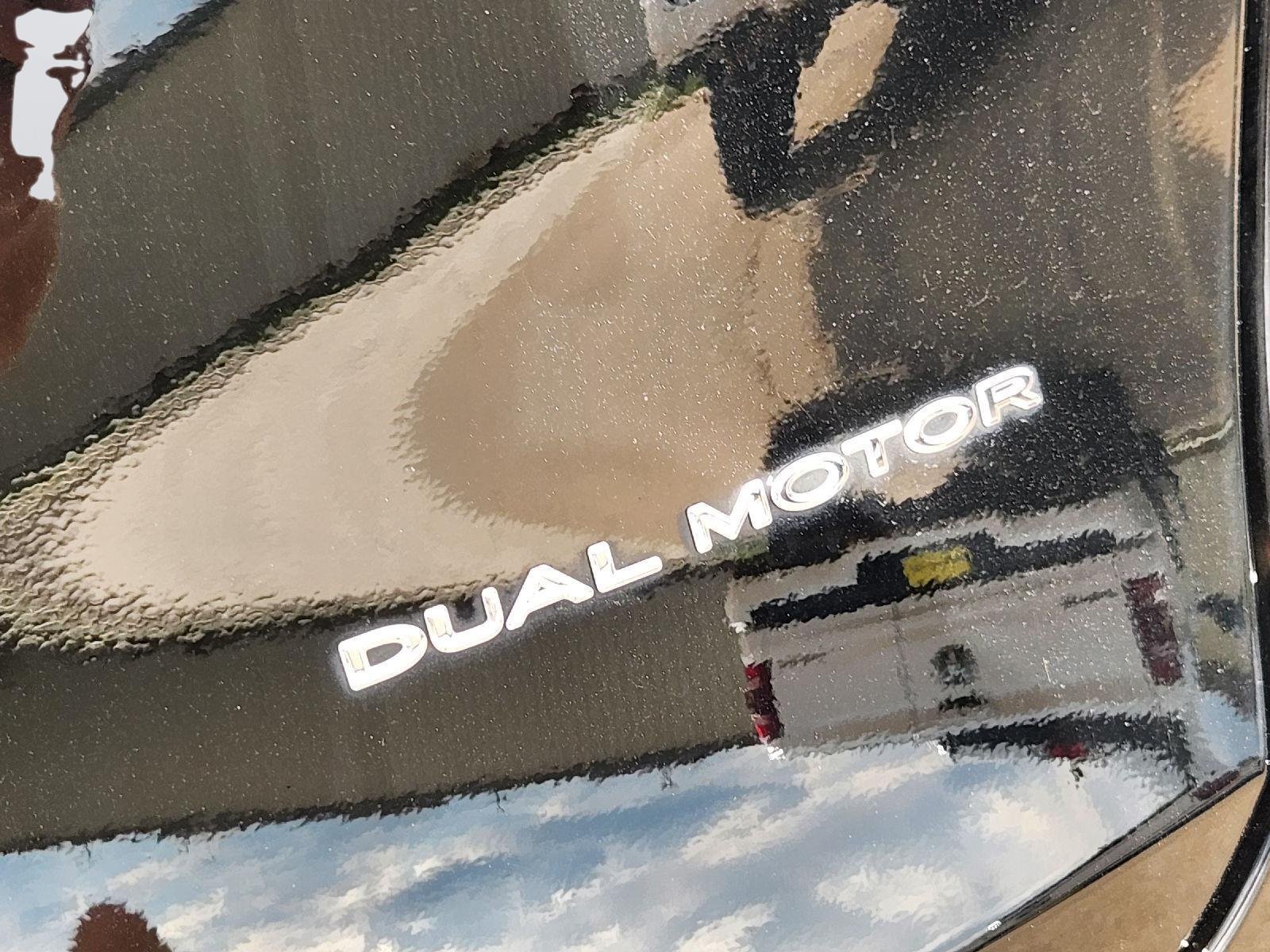 2023 Tesla Model Y photo 12 of 33