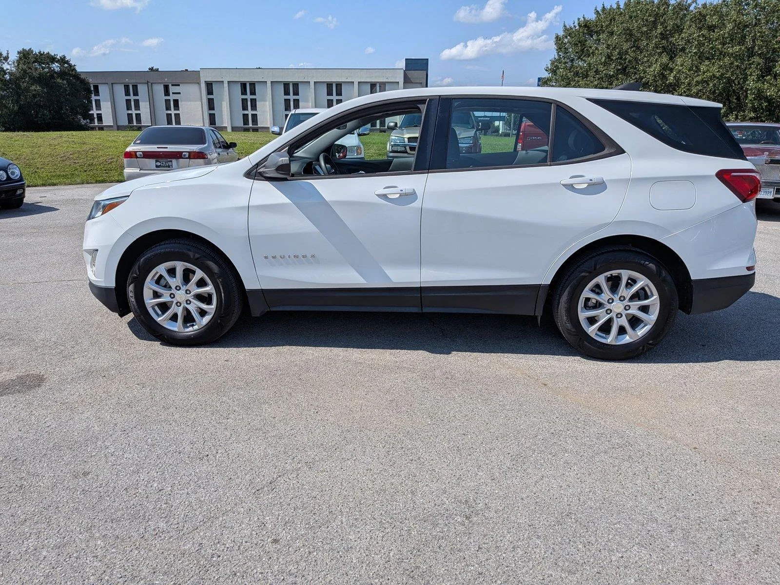 Used 2019 Summit White Chevrolet LS image 2