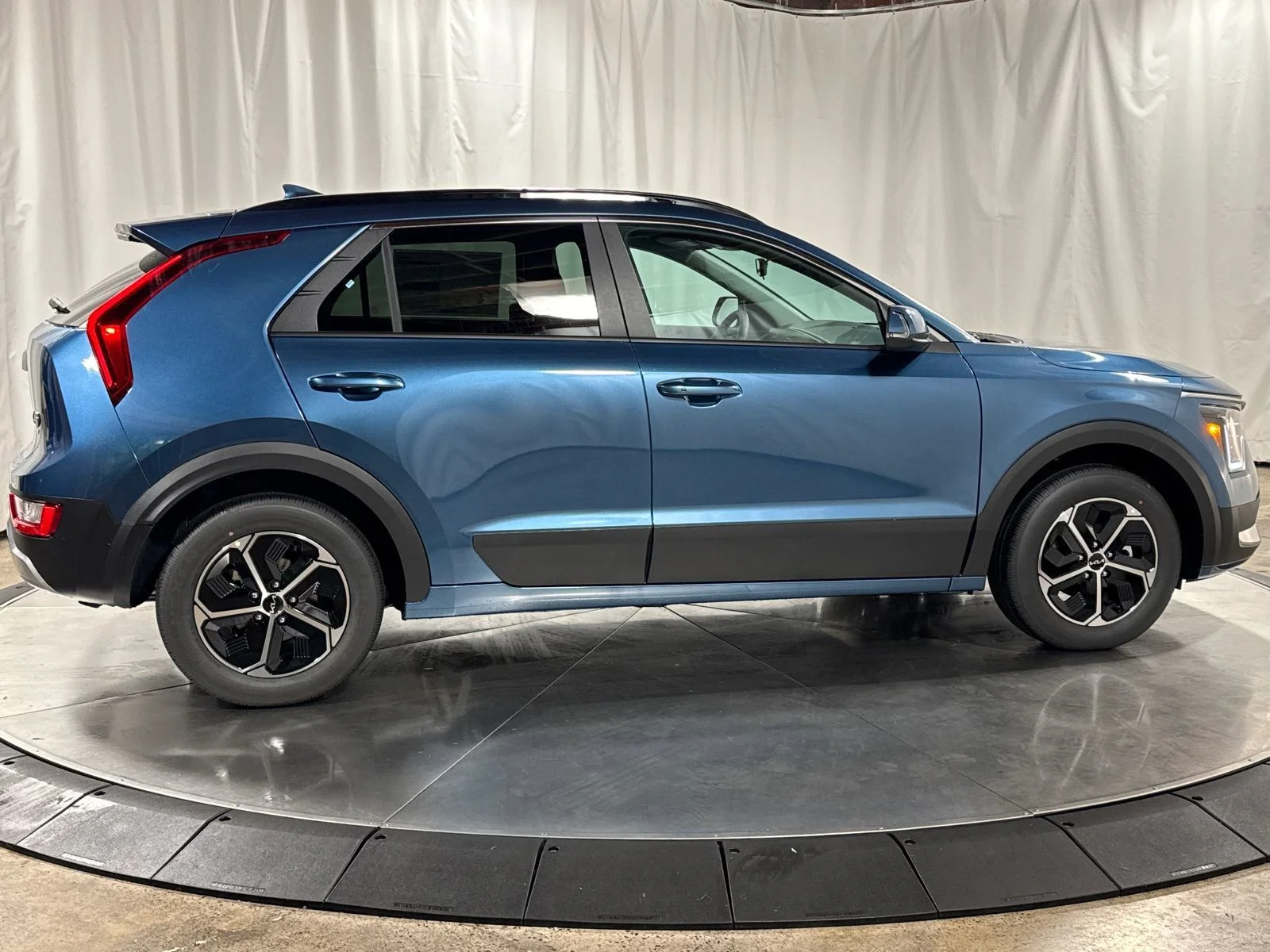 New 2026 Mineral Blue Kia EX image 6