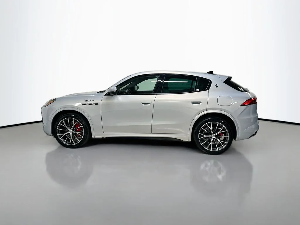 Used 2023  Maserati Modena image 2