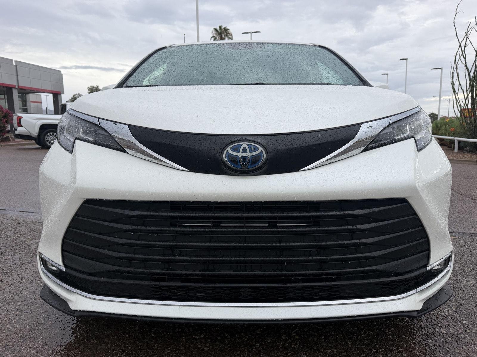 Used 2021 Blizzard Pearl Toyota XLE image 9