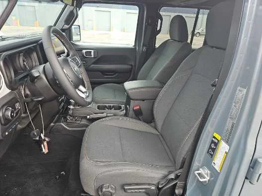 Used 2025 Anvil Clearcoat Jeep Backcountry image 7