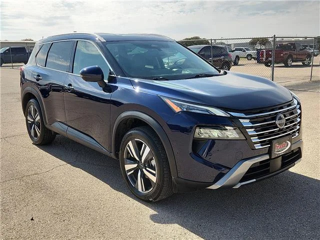 Used 2026 Blue Nissan  image 6