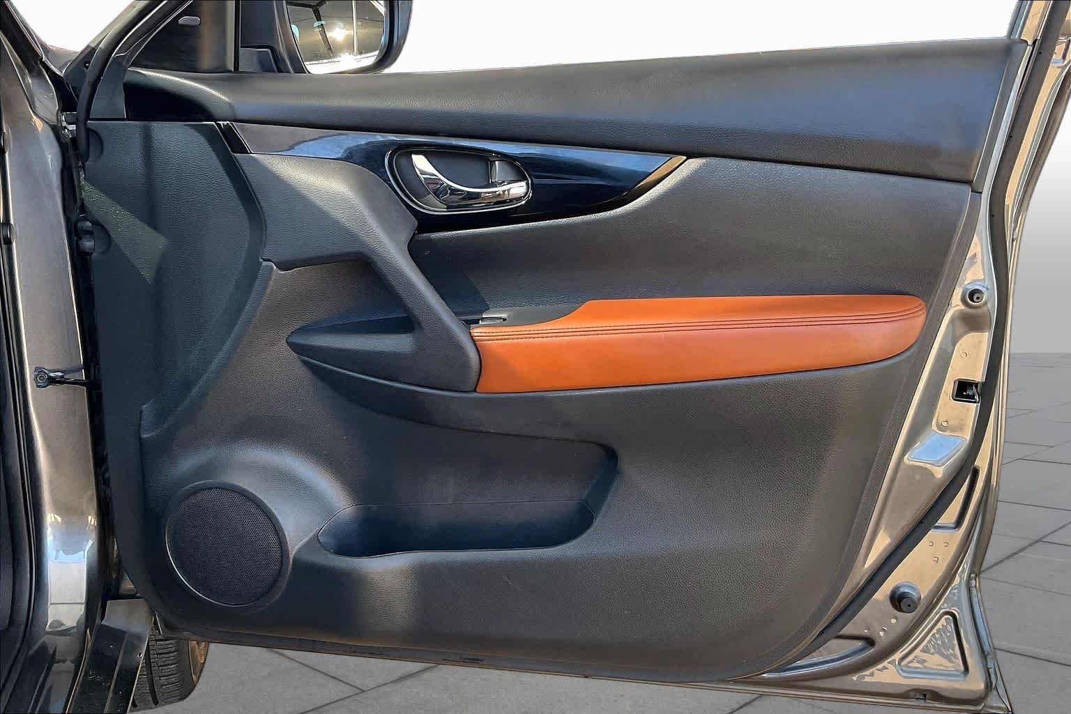 Used 2017 Gun Metallic Nissan SL image 20