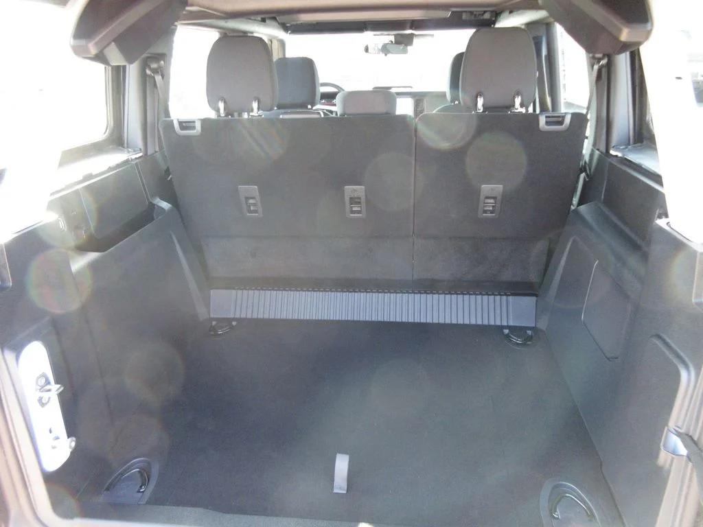 2025 Ford Bronco 4-Door Base - Photo 28