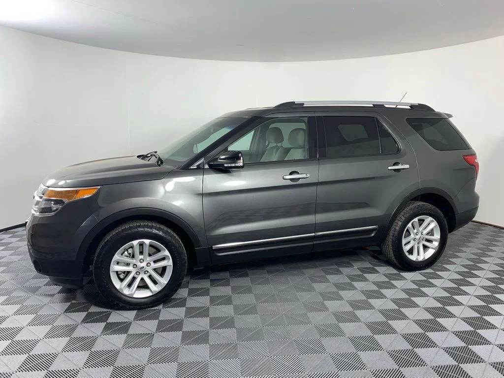 Used 2015 Gray Ford XLT image 10