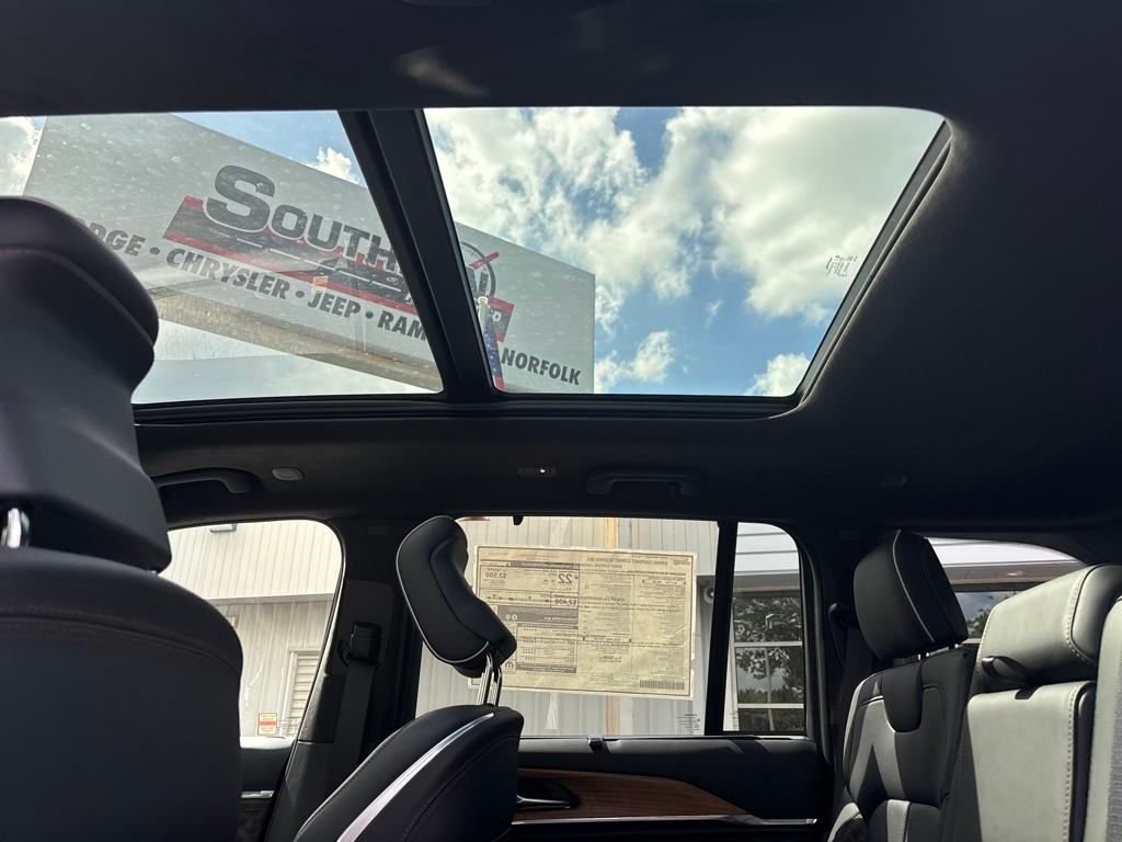 Used 2025 Black Jeep Summit image 17