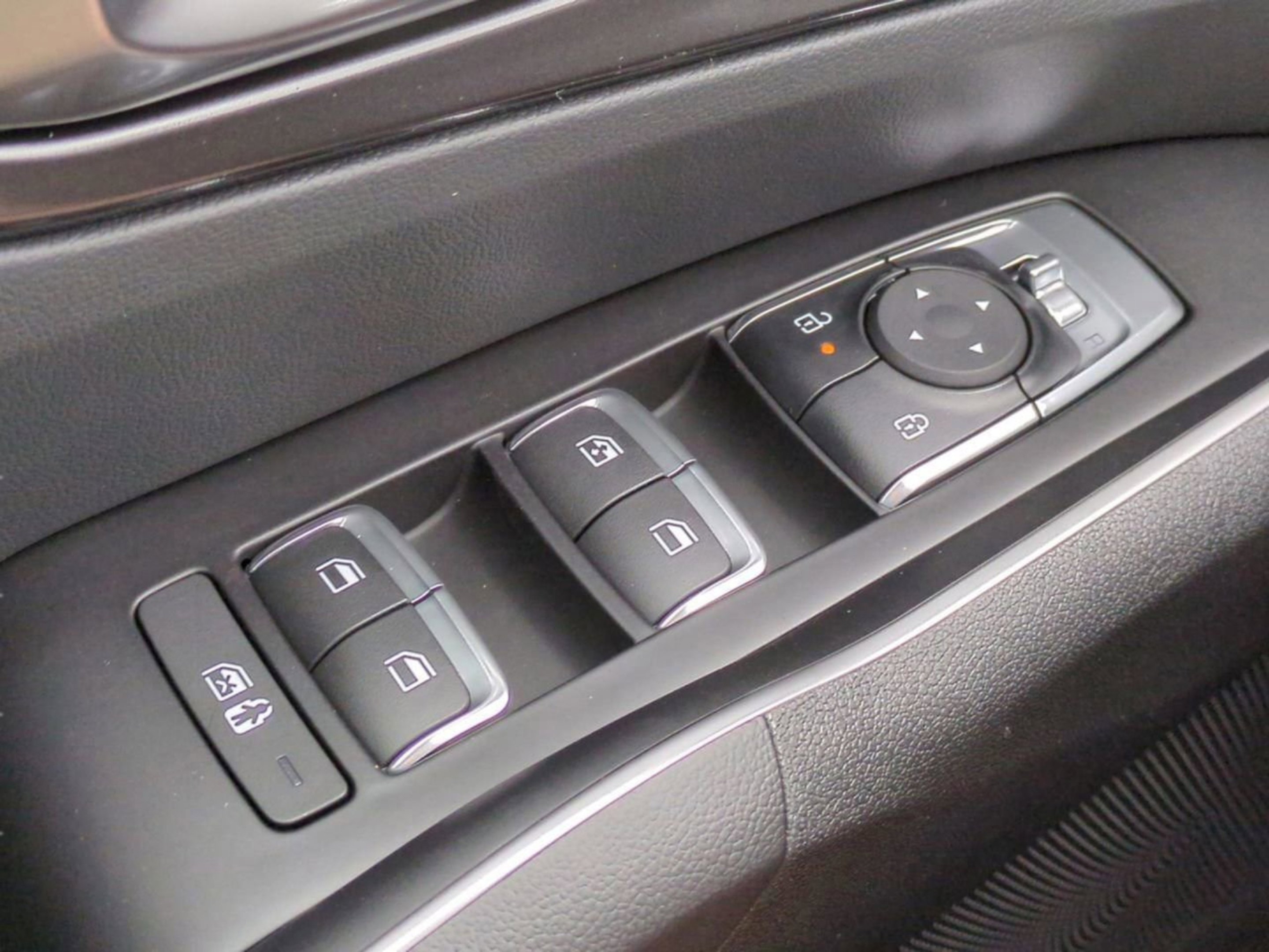 New 2026 Glacial White Pearl Kia LX image 26