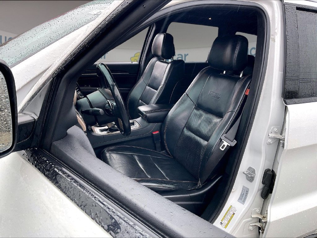 Used 2016 Bright White Clearcoat Jeep Limited image 9