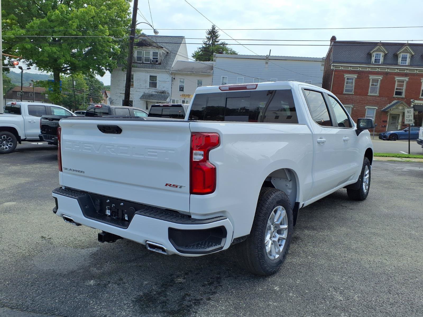 New 2026 Summit White Chevrolet RST image 4