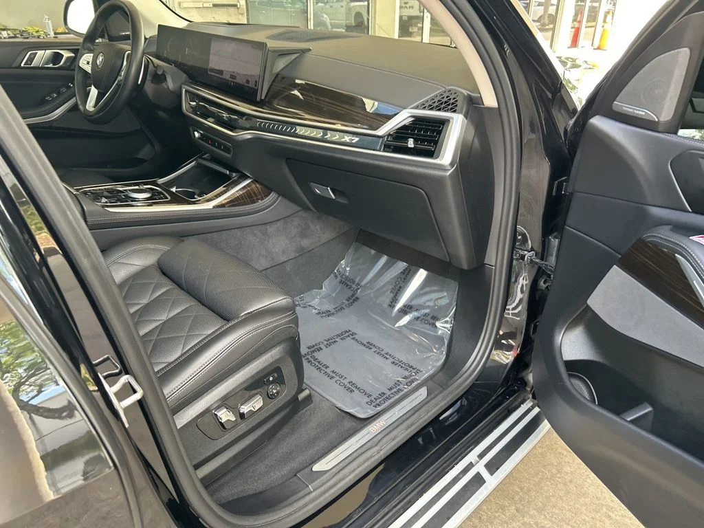 Used 2024 Black BMW xDrive40i image 32