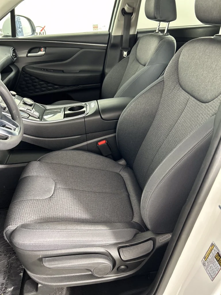 Used 2023 White Hyundai SE image 12