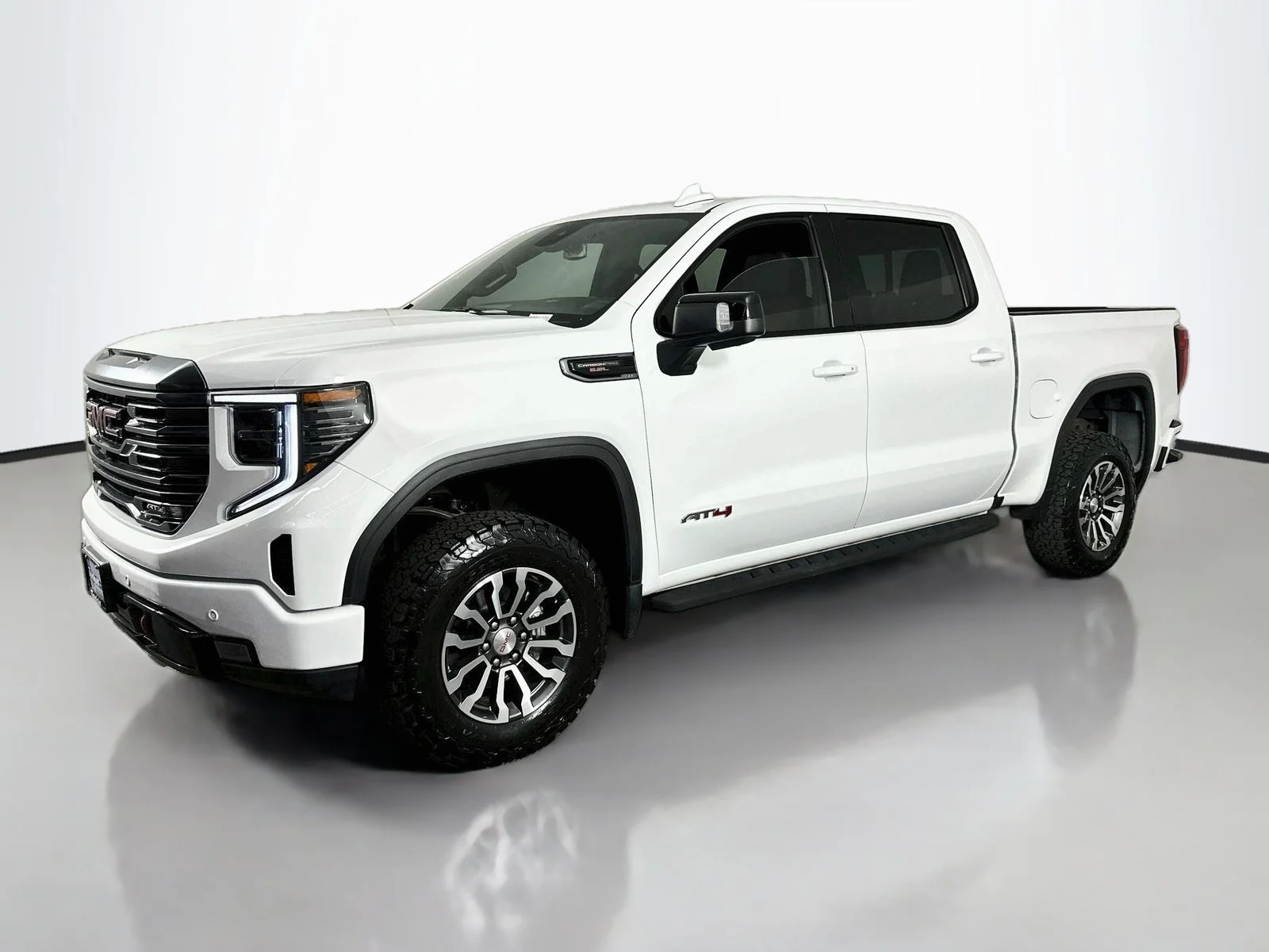 Used 2022 Summit White GMC AT4 image 3