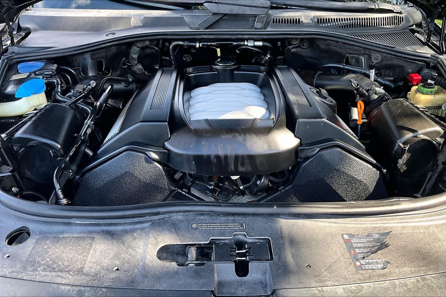 Used 2006 Black Volkswagen 4.2L V8 image 34