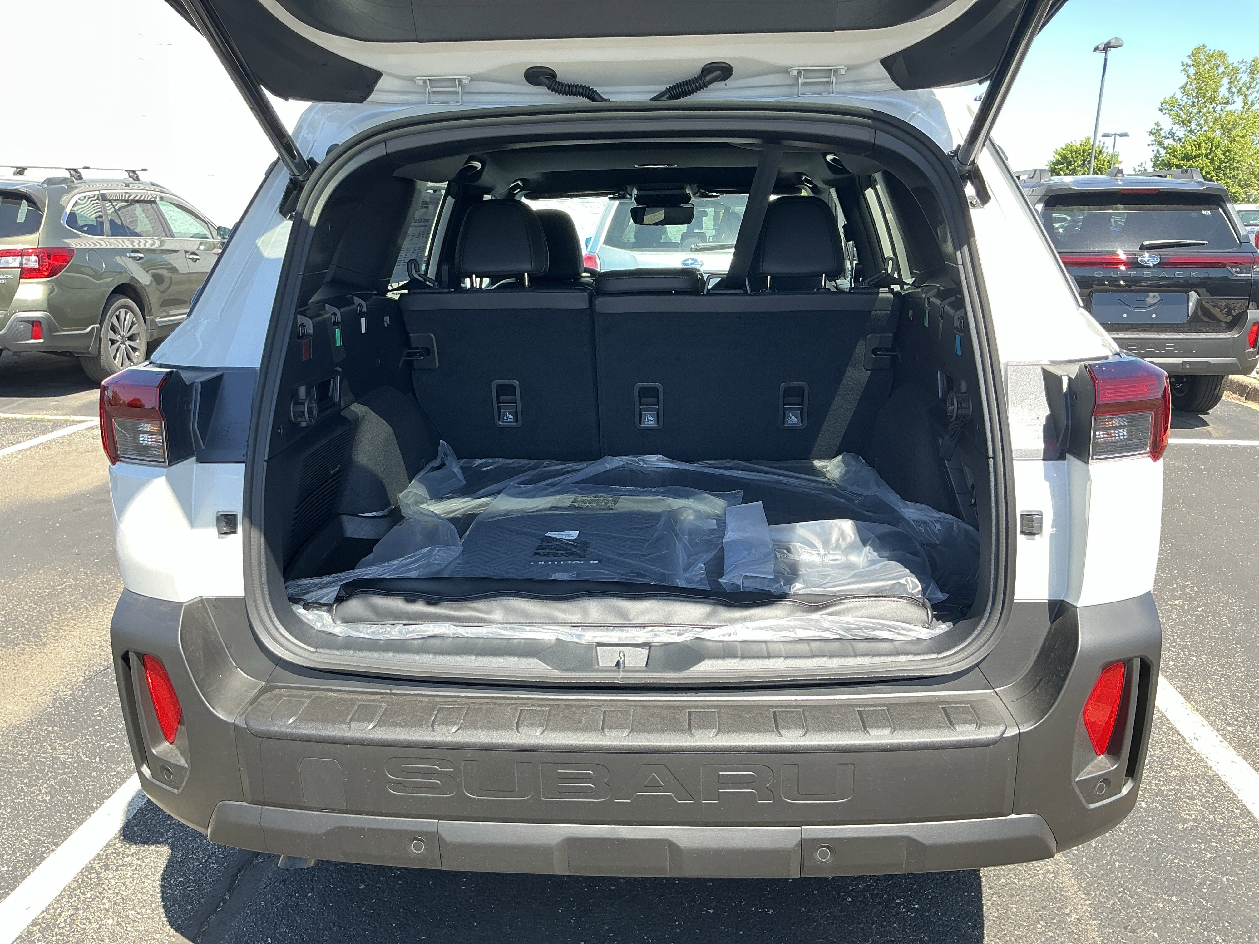 New 2026 CRYSTAL WHITE PEARL Subaru Limited image 28