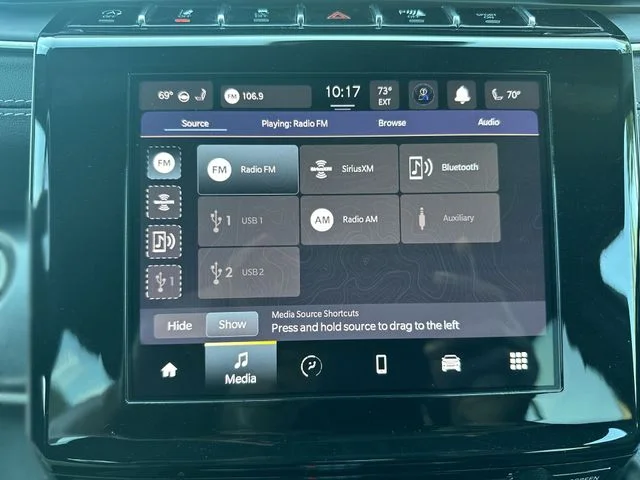 Used 2022 White Jeep Altitude image 17
