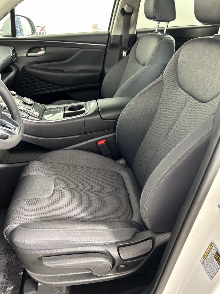 Used 2023 White Hyundai SE image 12