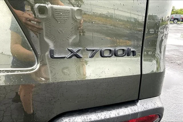 Used 2025 Green Lexus 700h Overtrail image 24