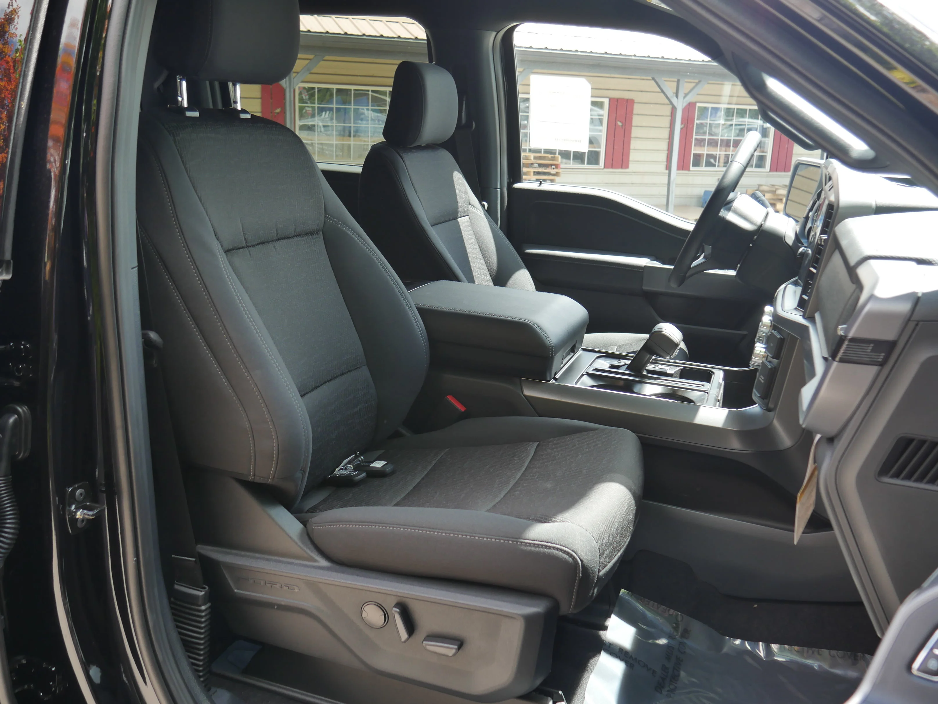 New 2026 Agate Black Metallic Ford XLT image 28