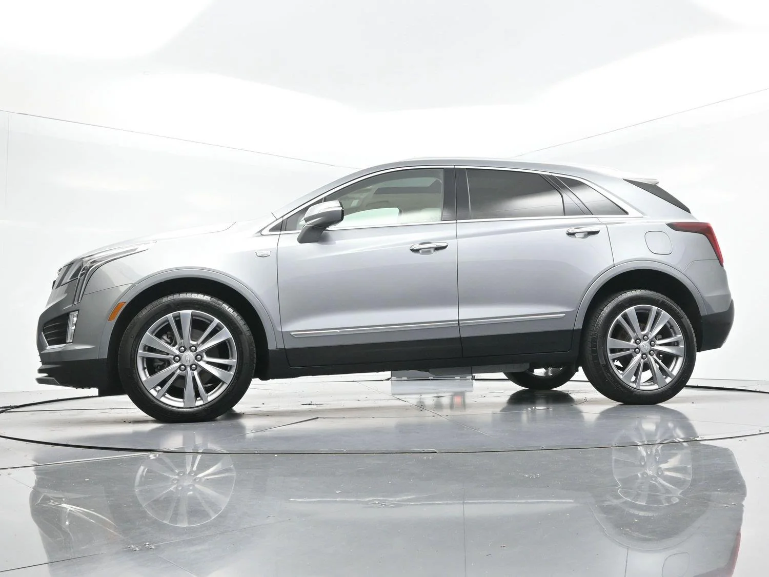 Used 2024 Argent Silver Metallic Cadillac Premium Luxury image 46