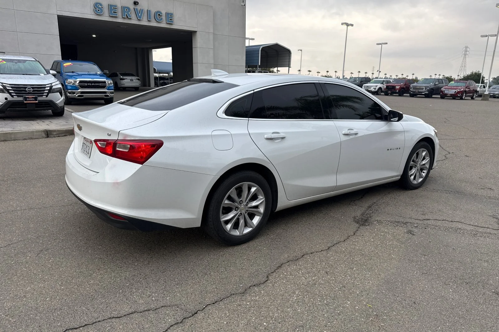 Used 2023 SUMMIT WHITE Chevrolet LT image 4