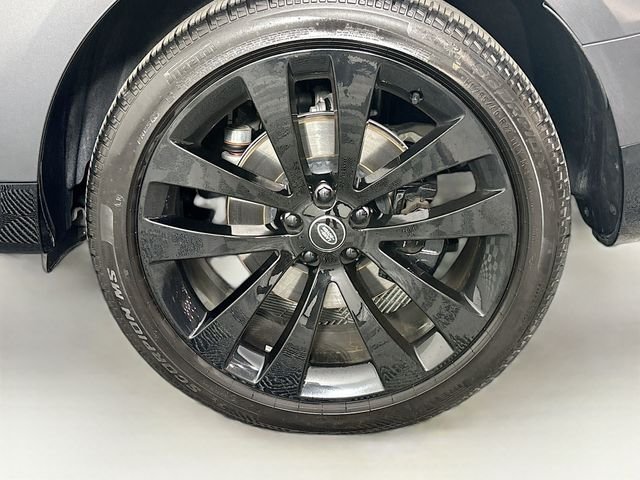 Certified Used 2025 Carpathian Grey Land Rover Dynamic SE image 28