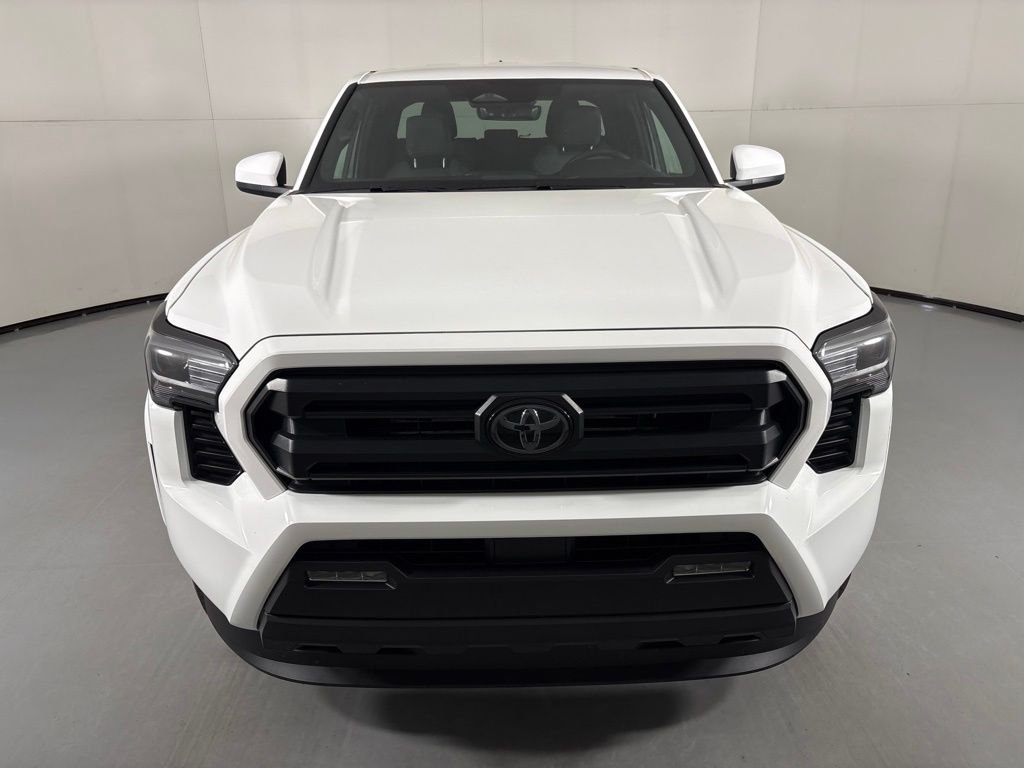 Used 2025 White Toyota SR5 image 3