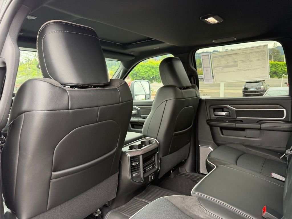 New 2026 Diamond Black Crystal Pearl-Coat Exterior Paint RAM Laramie image 32