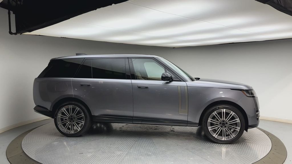 New 2026 Eiger Grey Land Rover SE image 9