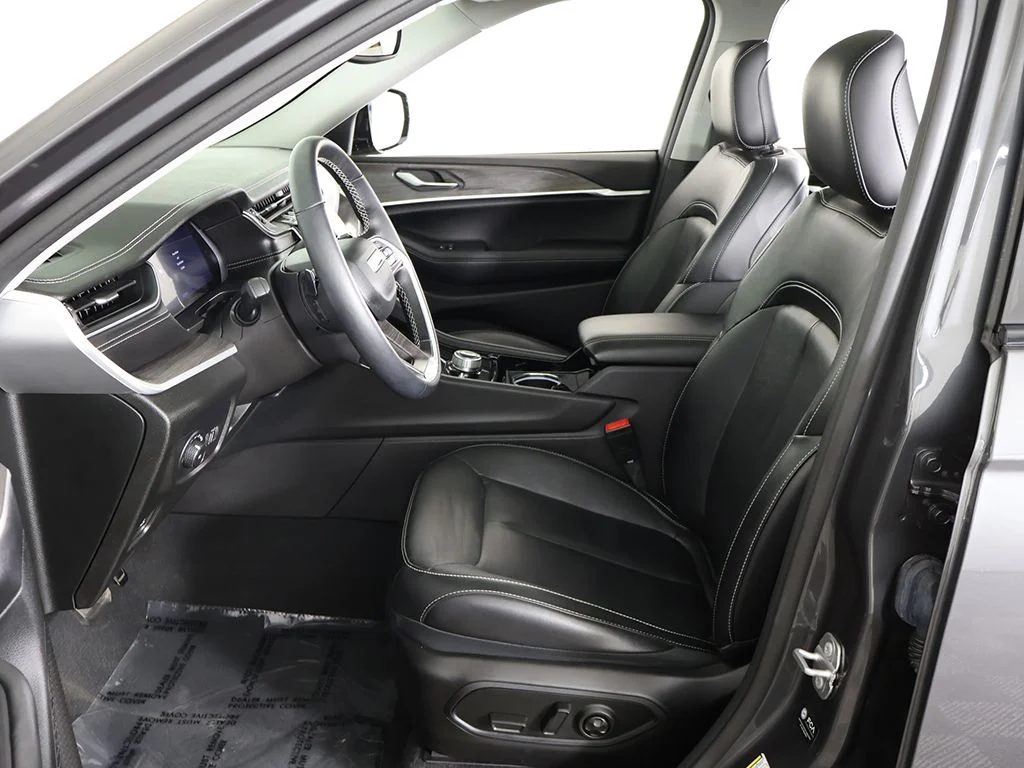 Used 2022 Gray Jeep Limited image 36