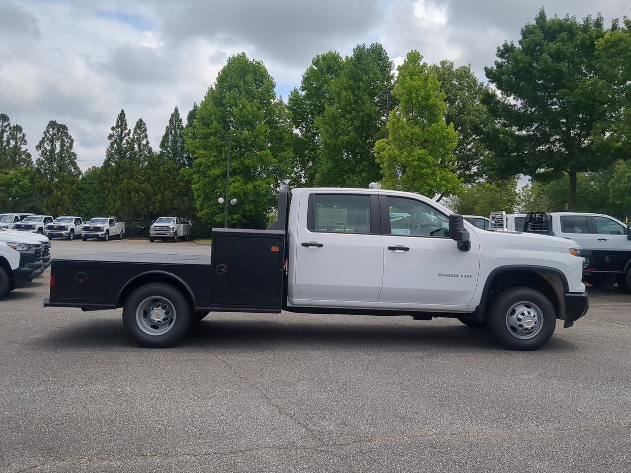 New 2026 Summit White Chevrolet Work Truck image 9