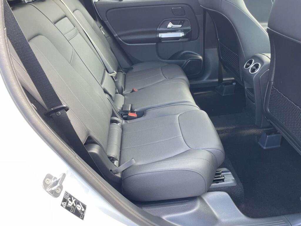New 2026 Polar White Mercedes-Benz GLB 250 image 18