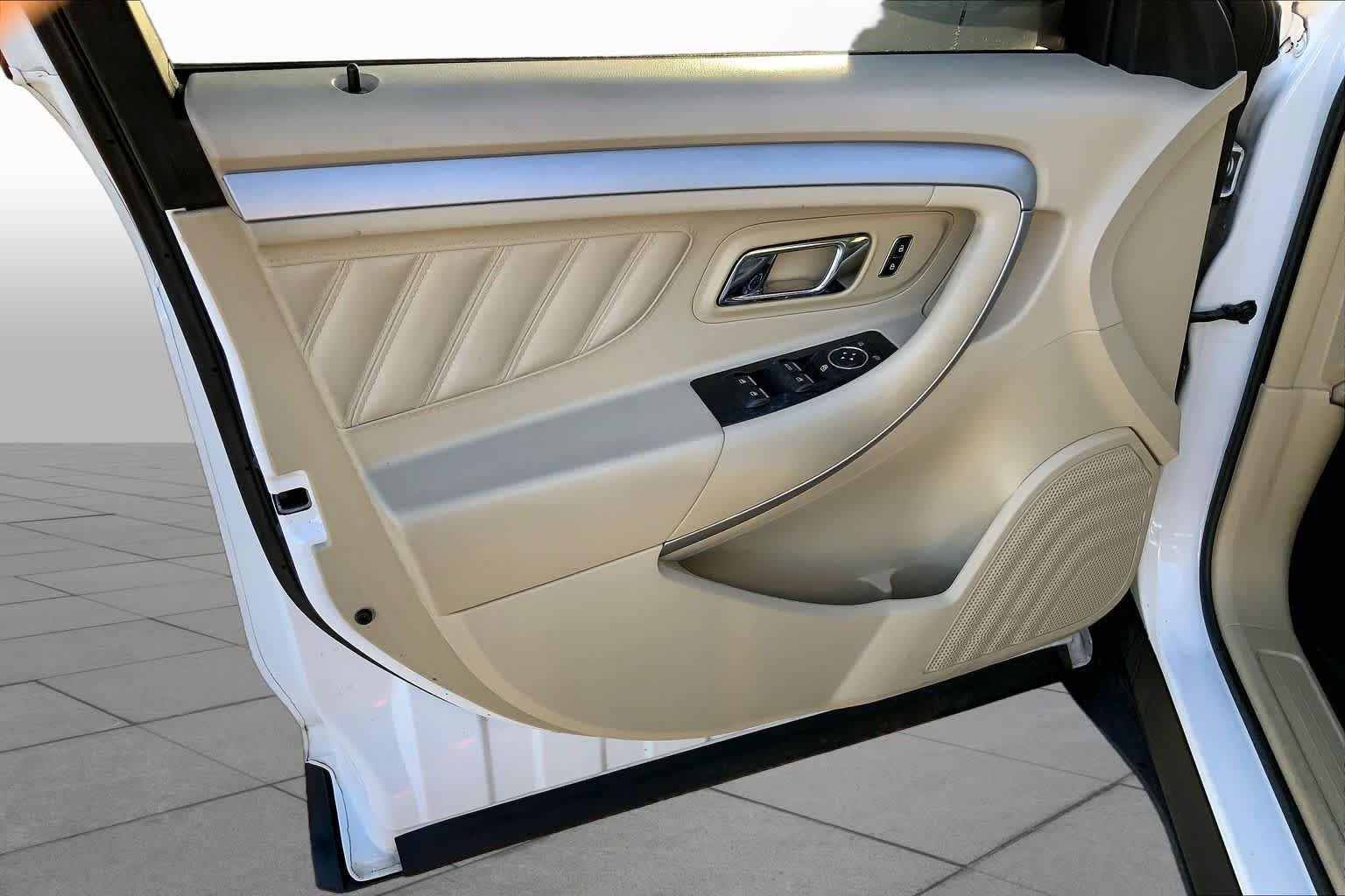 Used 2017 Oxford White Ford SE image 20
