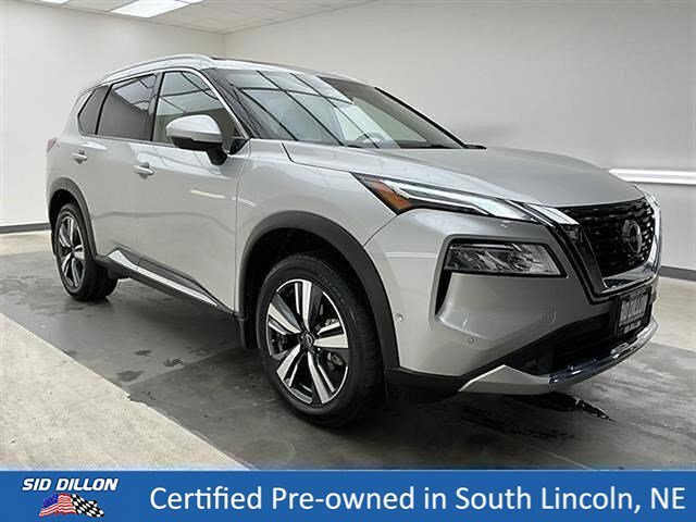 Used 2022 Brilliant Silver Metallic Nissan Platinum image 3