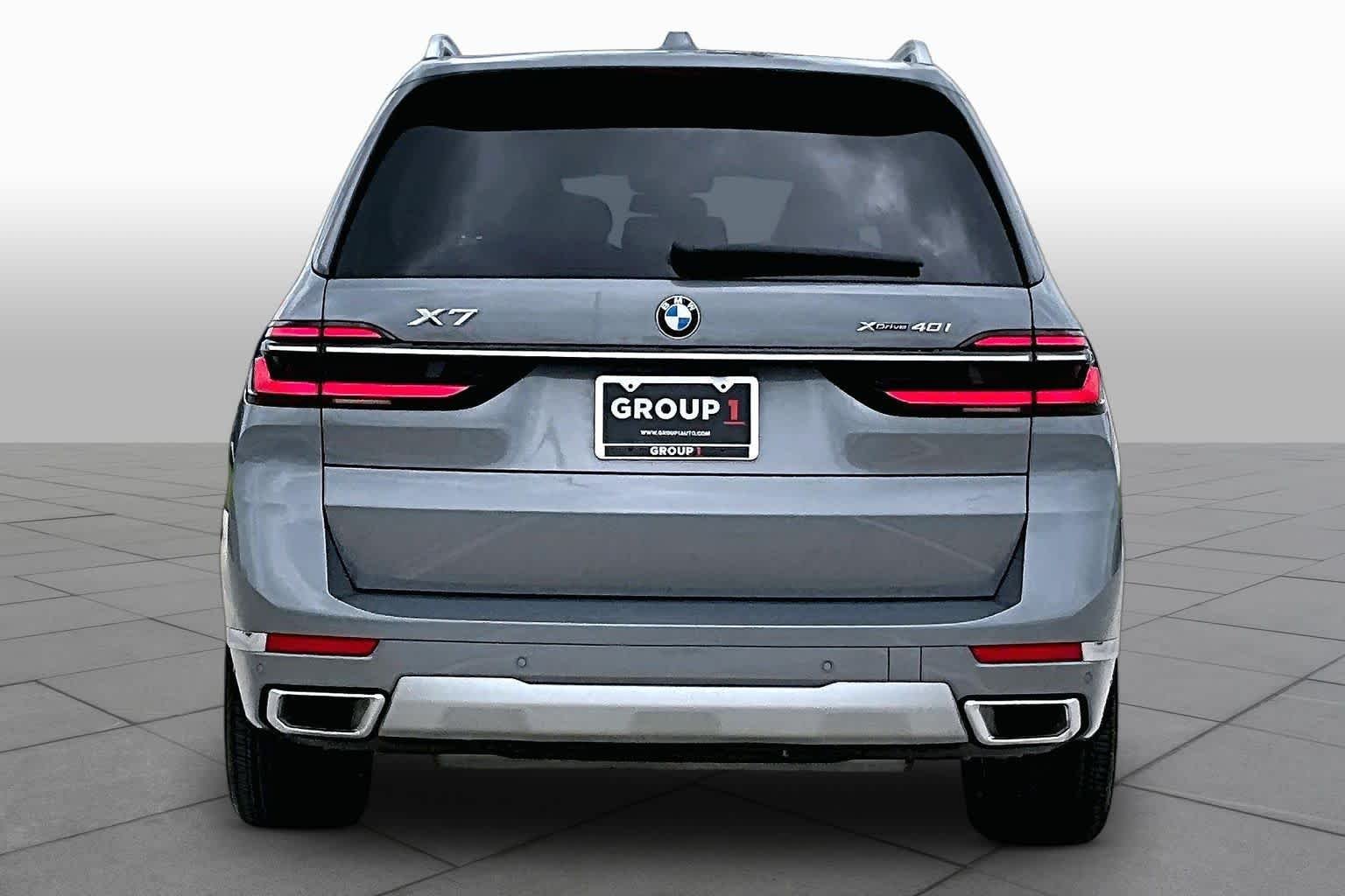 Used 2026 Skyscraper Grey Metallic BMW xDrive40i image 4