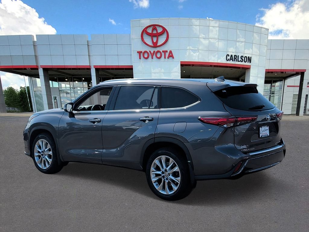 Used 2022 Toyota Highlander Limited with VIN 5TDDZRBH0NS567487 for sale in Minneapolis, Minnesota