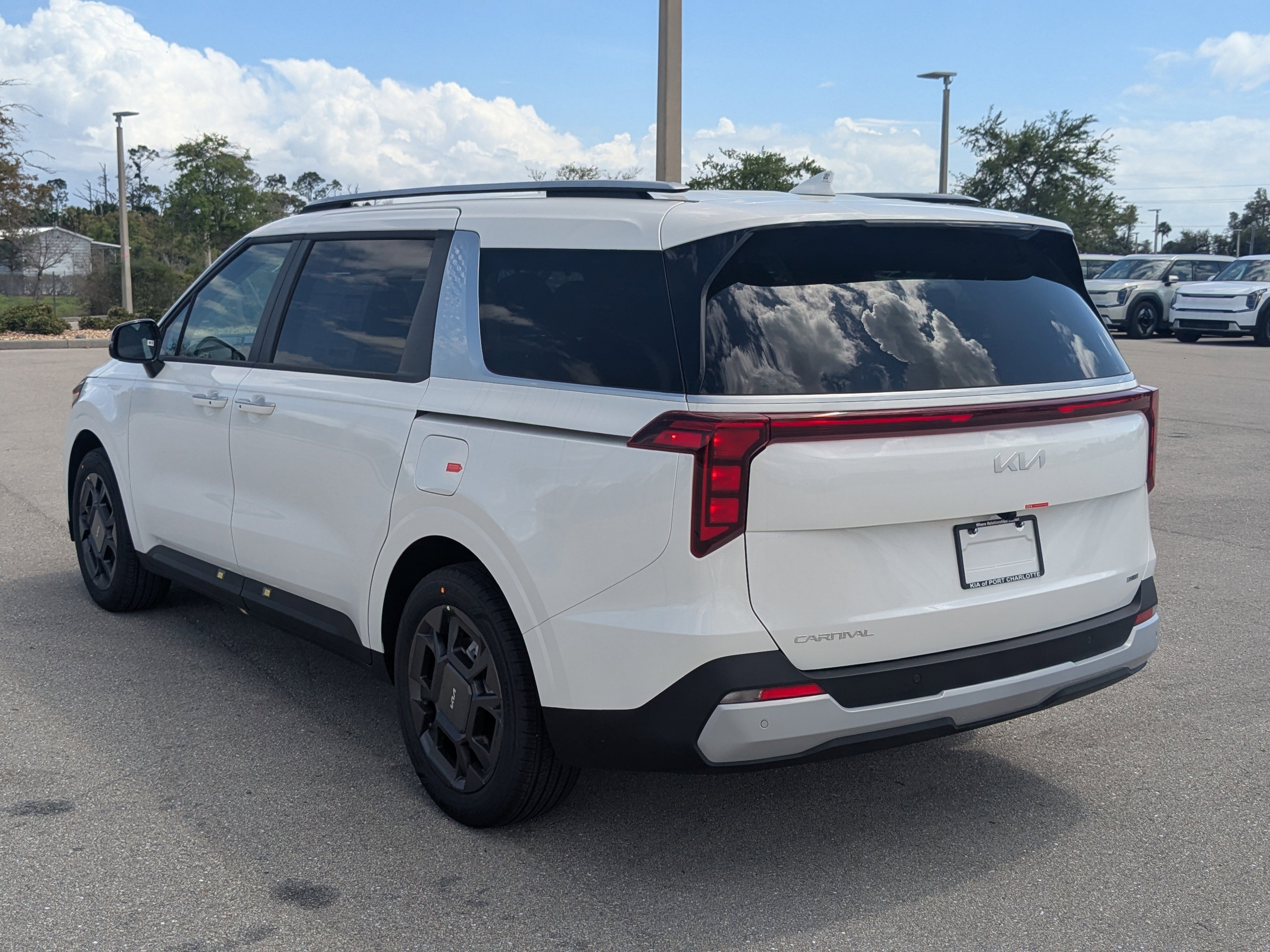 New 2026 Snow White Pearl Kia EX image 7
