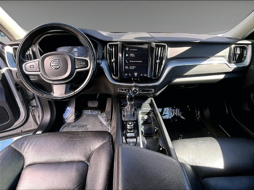 Used 2020 Silver Volvo T5 Momentum image 17