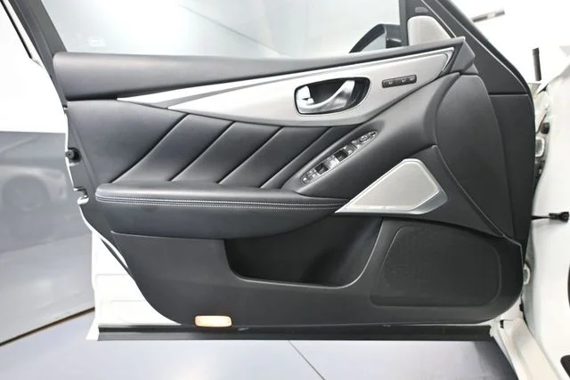 Certified Used 2024 White INFINITI LUXE image 13