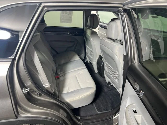 Used 2011 Silver Kia LX image 27