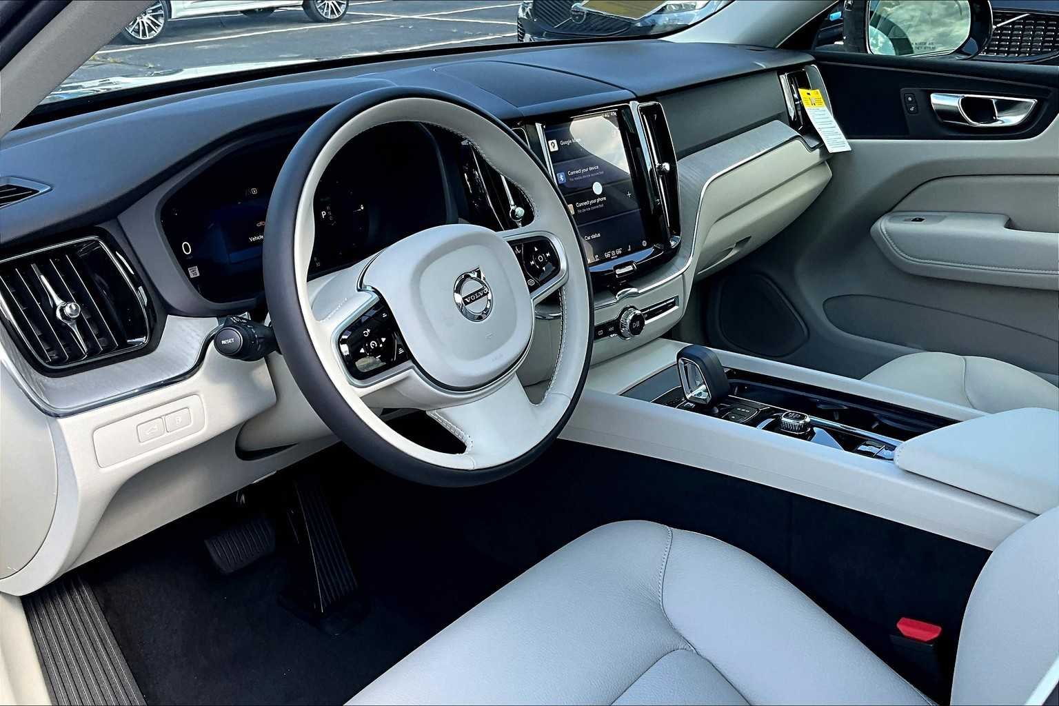 2025 Volvo XC60 Plus - Photo 9