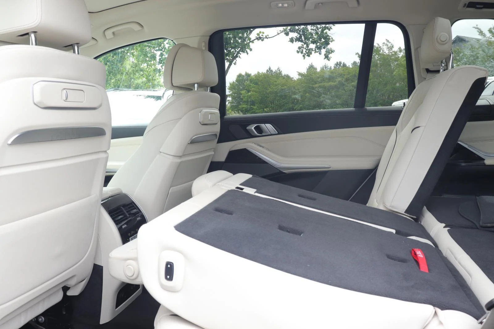 Certified Used 2024 Mineral White Metallic BMW xDrive40i image 13