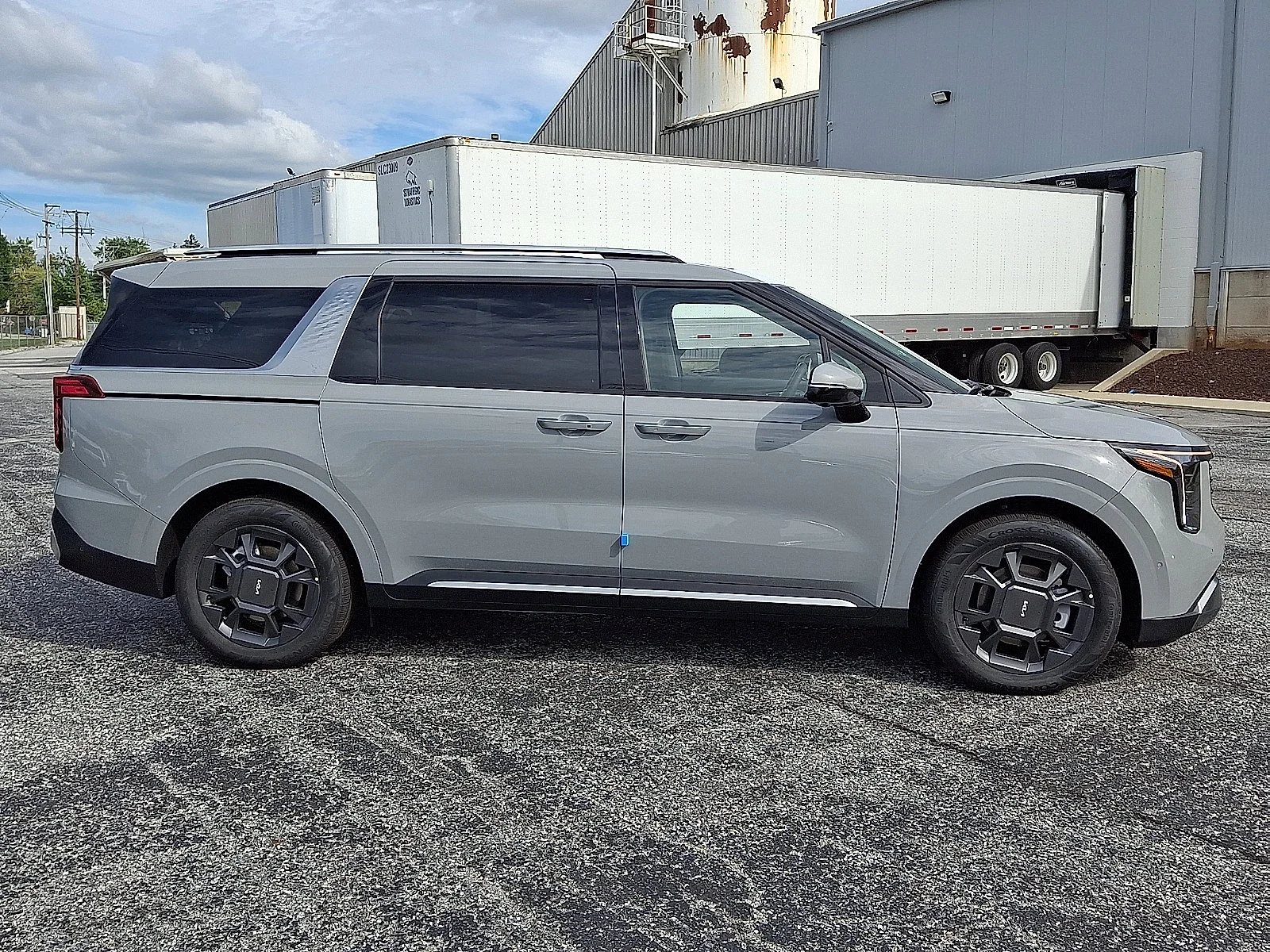 New 2027 Silver Kia SX image 9