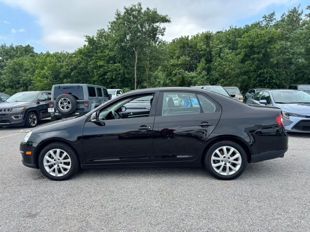 Used 2010 Silver Volkswagen Limited image 4