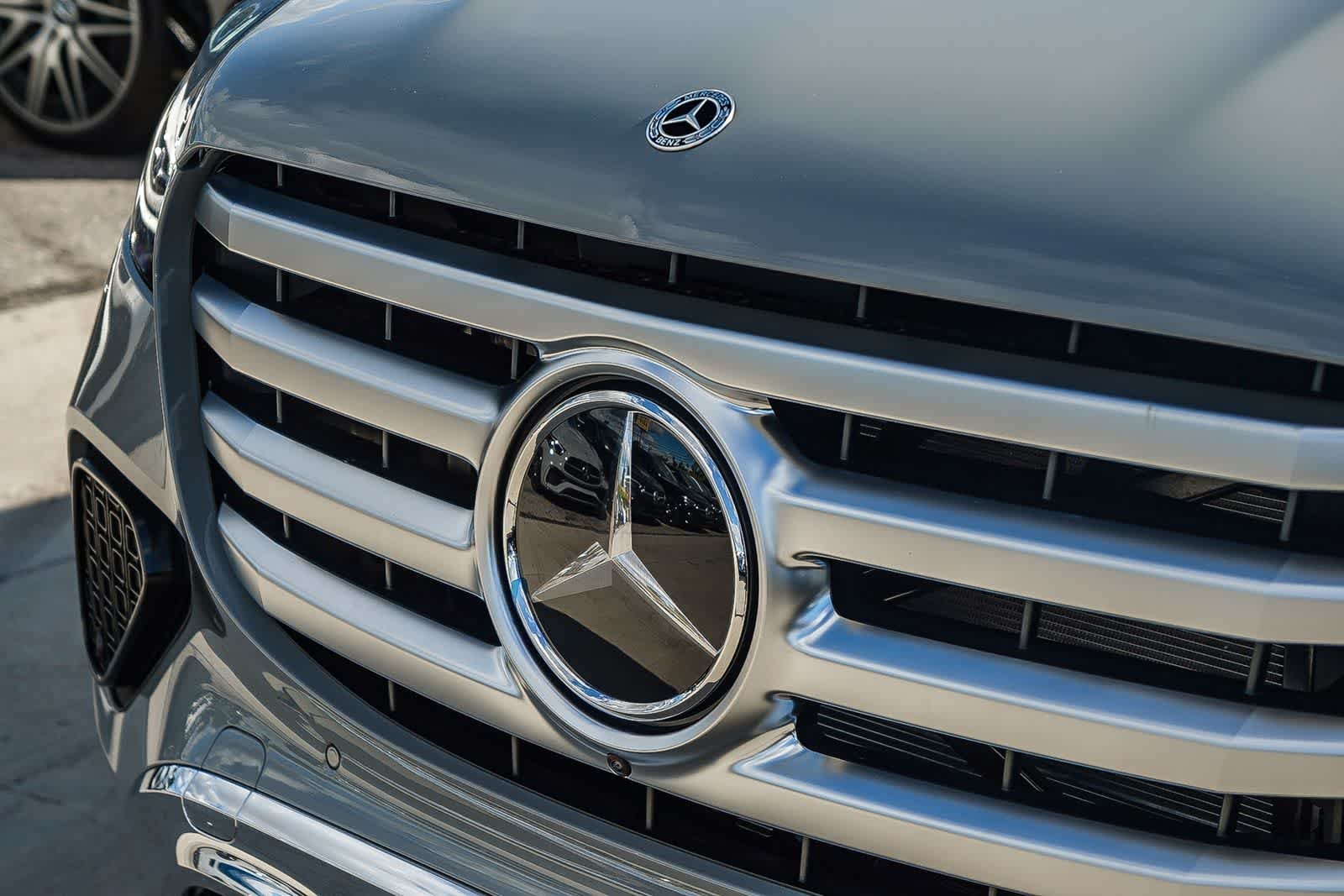 New 2026 MANUFAKTUR Alpine Grey Mercedes-Benz GLS 450 image 9